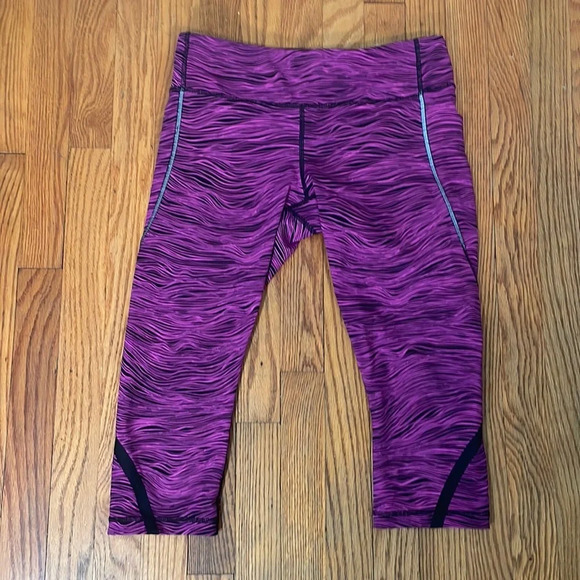 Lululemon On Track Crop (19") Life Lines Polar Pink Black / Black 8 - Picture 2 of 7
